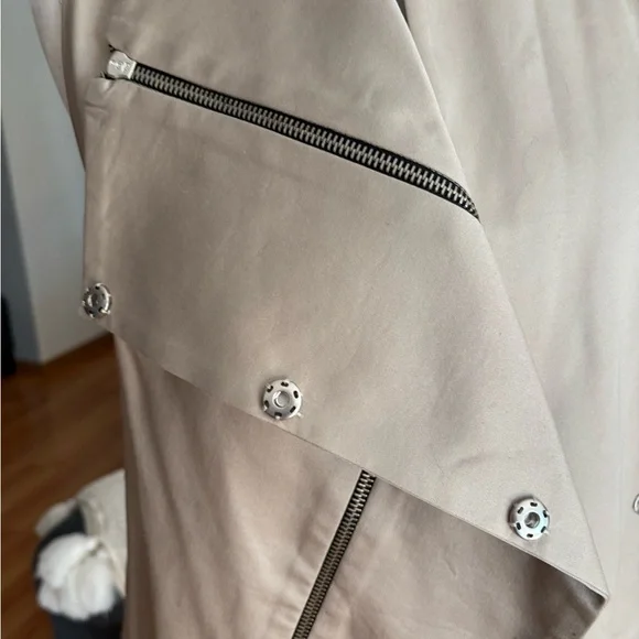 Asymmetrical Tan Vest - Picture 4 of 9